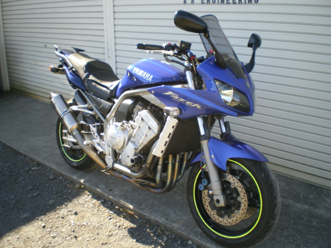 ヤマハ　FZS1000　フェザー